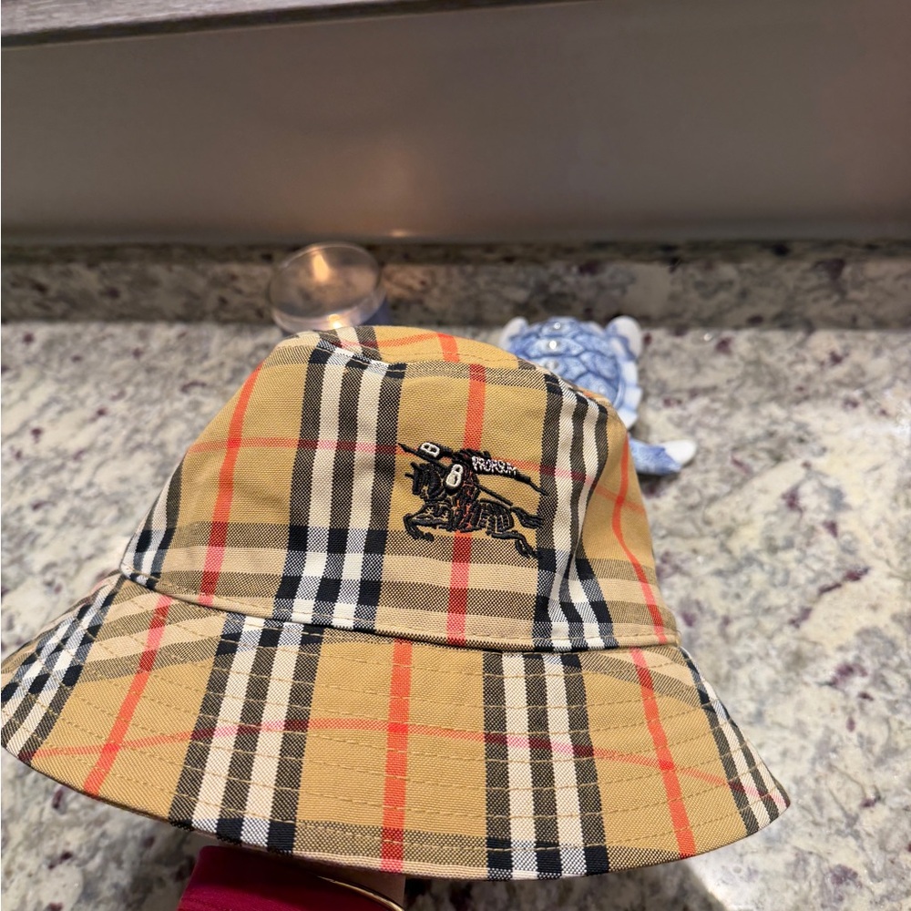 Burberry Plaid Bucket Hat Two Way Style Summer Classic - Picture 4 of 6